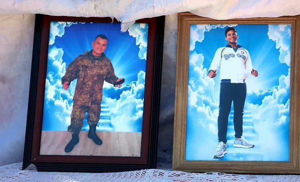 La Bolivie a organisé un veillée funèbre sans cercueils. Les familles de deux hommes recrutés pour la guerre de la Russie attendent toujours des réponses.
