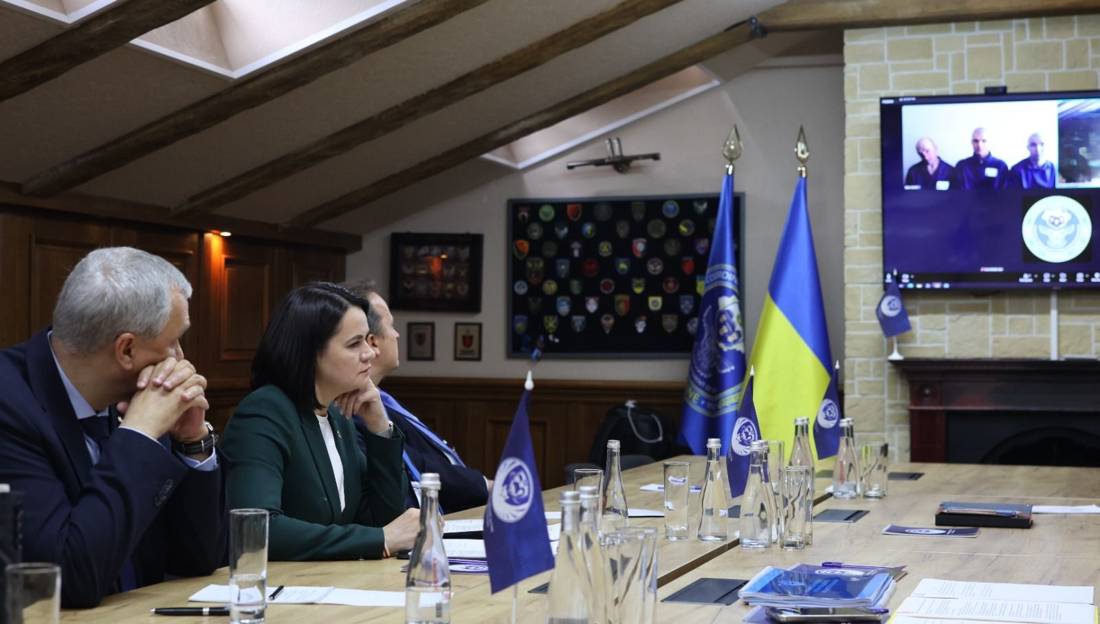 Tikhanovskaya talks to Belarussian POWs.jpeg